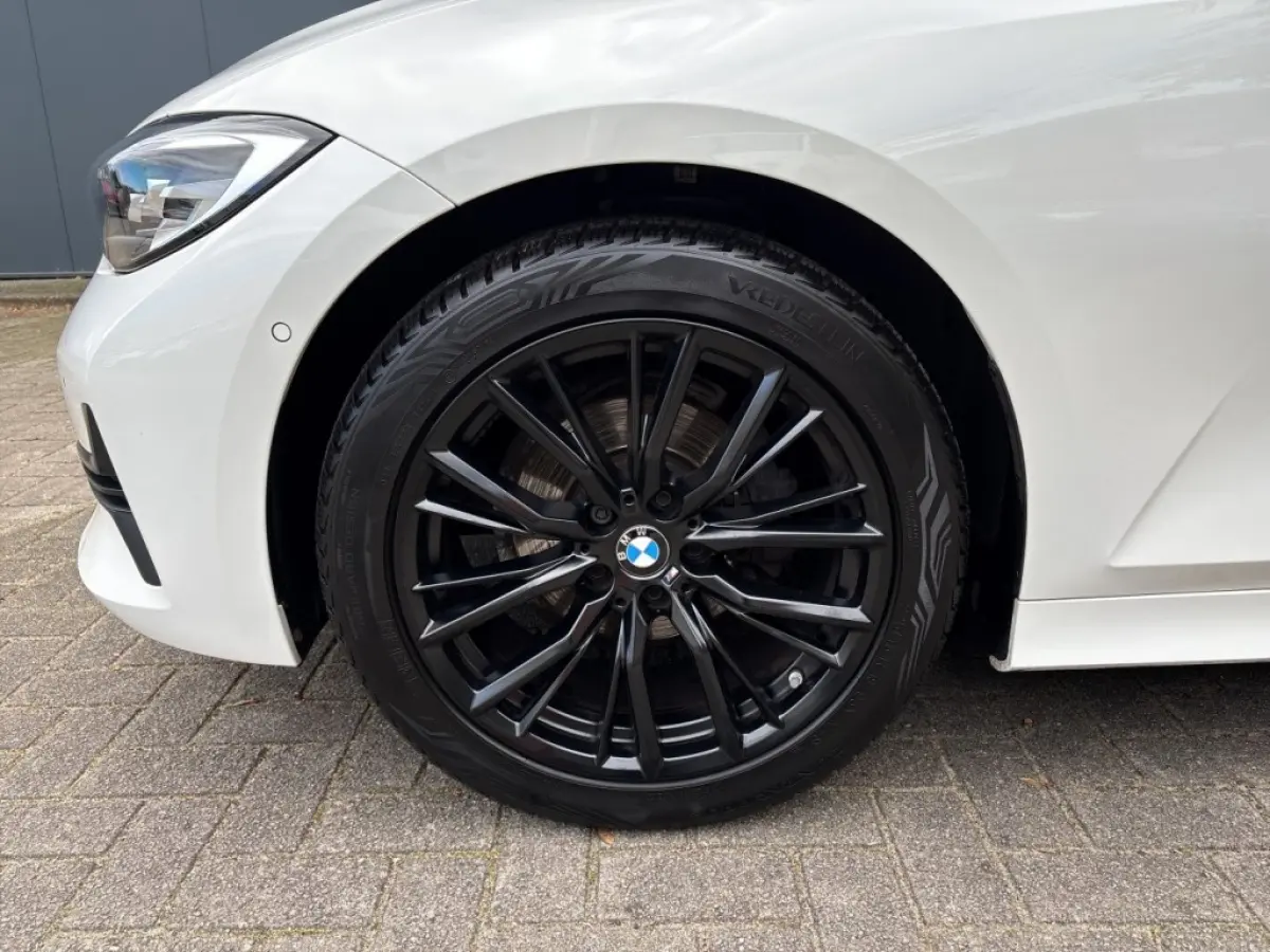 318I SPORTLINE M-PAKKET TREKHAAK/LEDER/CAMERA/STOELVERW/E-KLEP/CRUISE