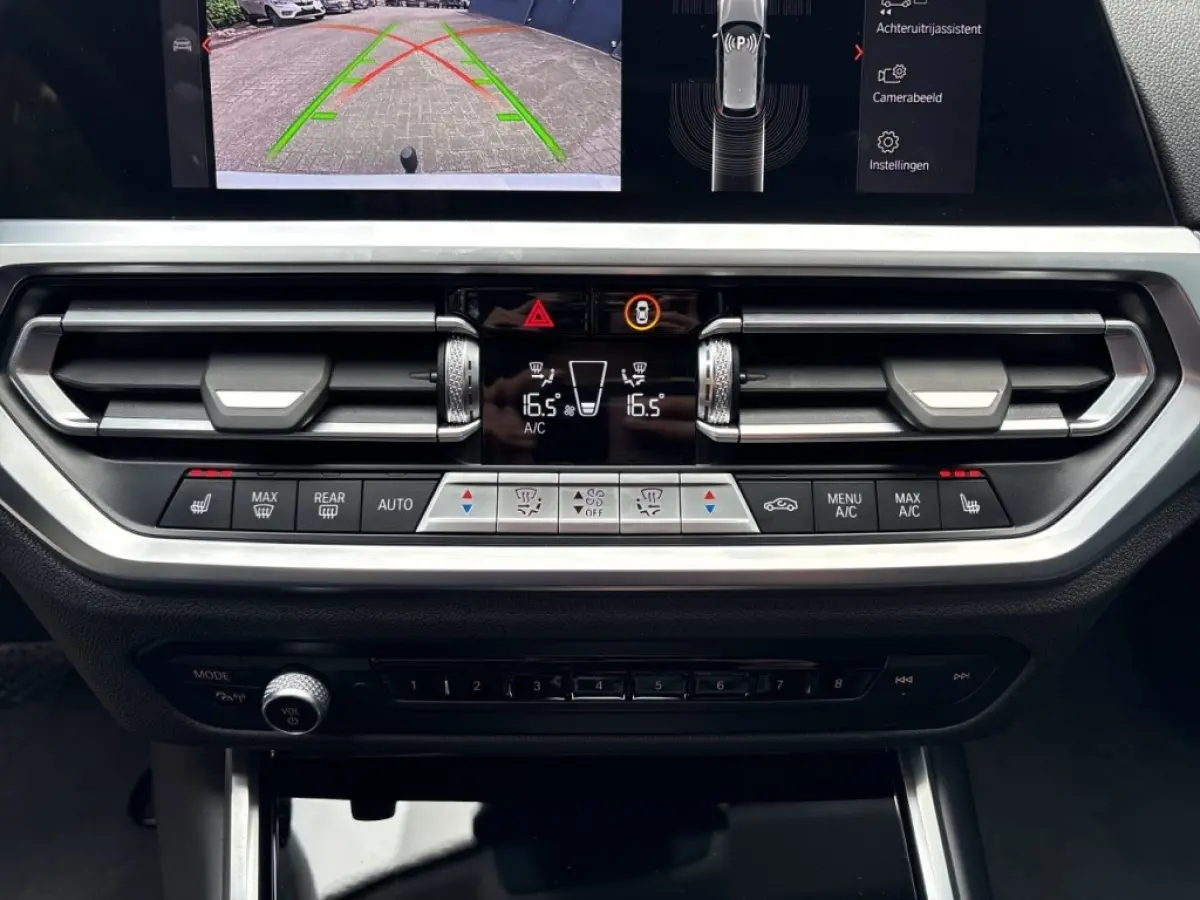 318I SPORTLINE M-PAKKET TREKHAAK/LEDER/CAMERA/STOELVERW/E-KLEP/CRUISE