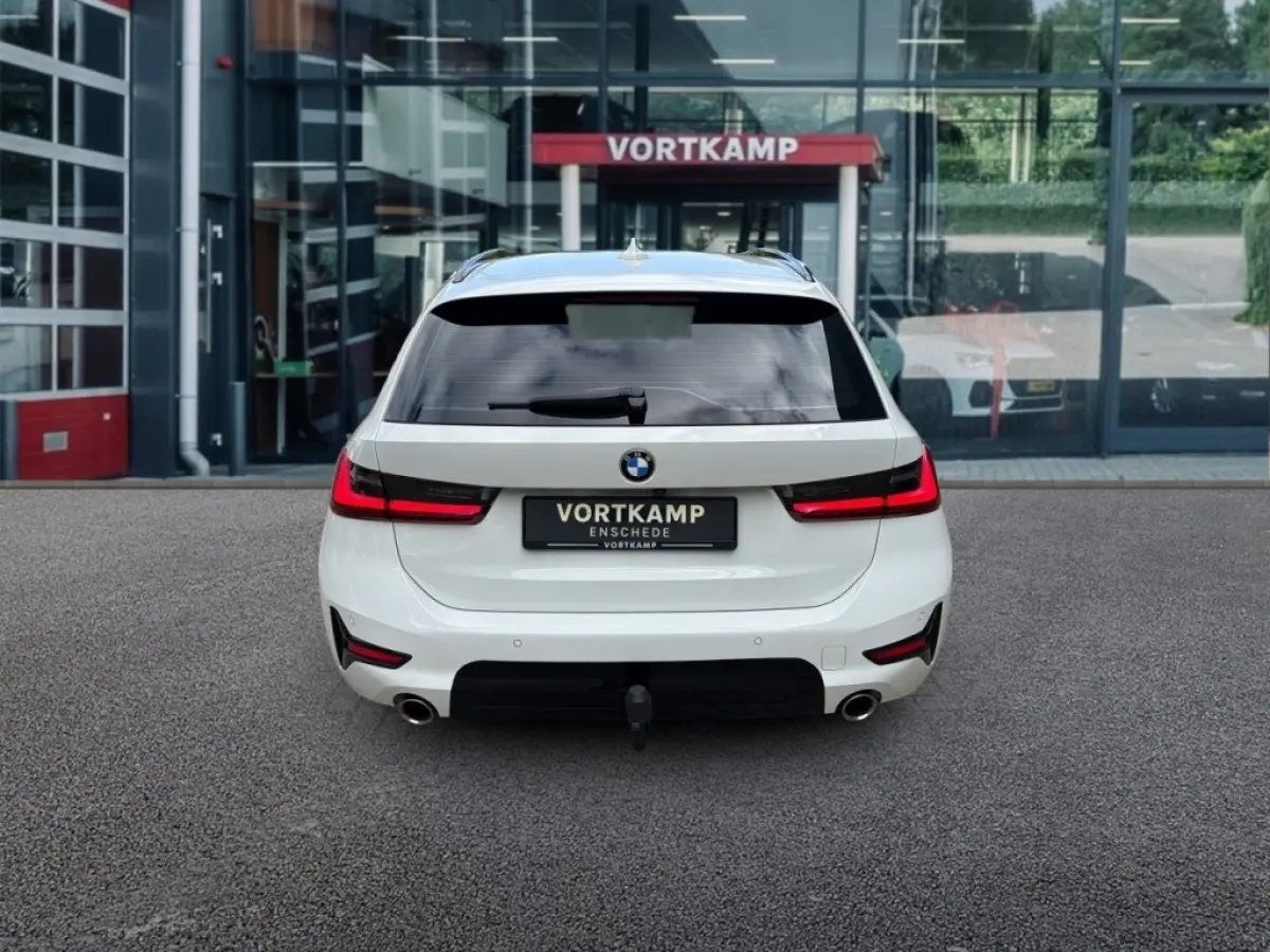 318I SPORTLINE M-PAKKET TREKHAAK/LEDER/CAMERA/STOELVERW/E-KLEP/CRUISE