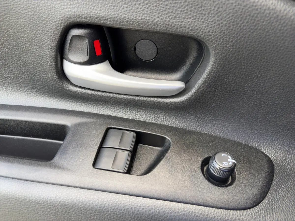1.0 VVT-i MT Pulse | Trekhaak | Camera | Lichtmetalen velgen | Carplay | Cruise control | Parkeersensoren | Airco