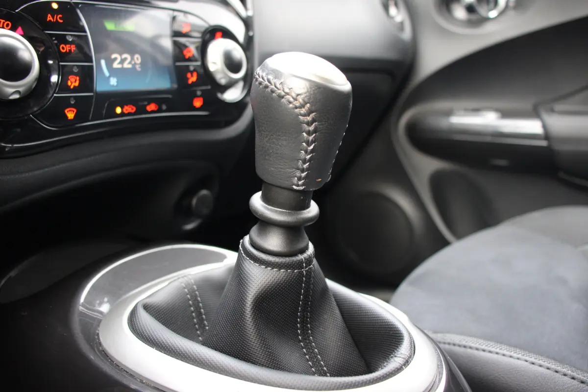 1.2 N-CONNECTA | NL-AUTO! | 1E EIGENAAR! | LEDER/ALCANTARA | CAMERA | NAVI | CRUISE | CLIMA | PARK SENS V+A | PRACHTIGE STAAT!