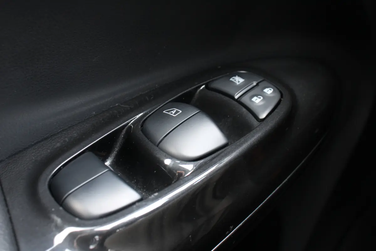 1.2 N-CONNECTA | NL-AUTO! | 1E EIGENAAR! | LEDER/ALCANTARA | CAMERA | NAVI | CRUISE | CLIMA | PARK SENS V+A | PRACHTIGE STAAT!