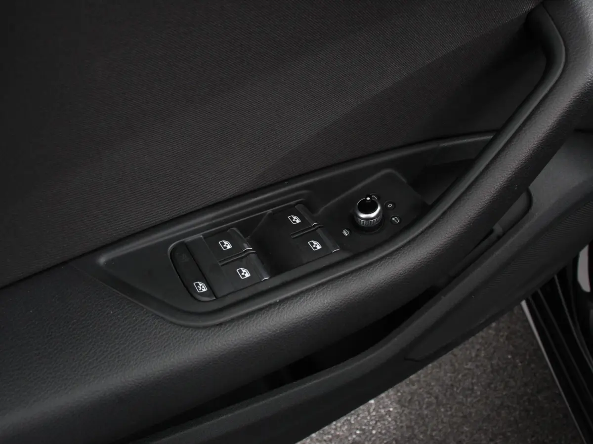40 TFSI 205pk Automaat S Line Plus Navigatie Climate Control Cruise control Lichtmetalen velgen Stoelverwarming Parkeersensoren Elektrische achterklep