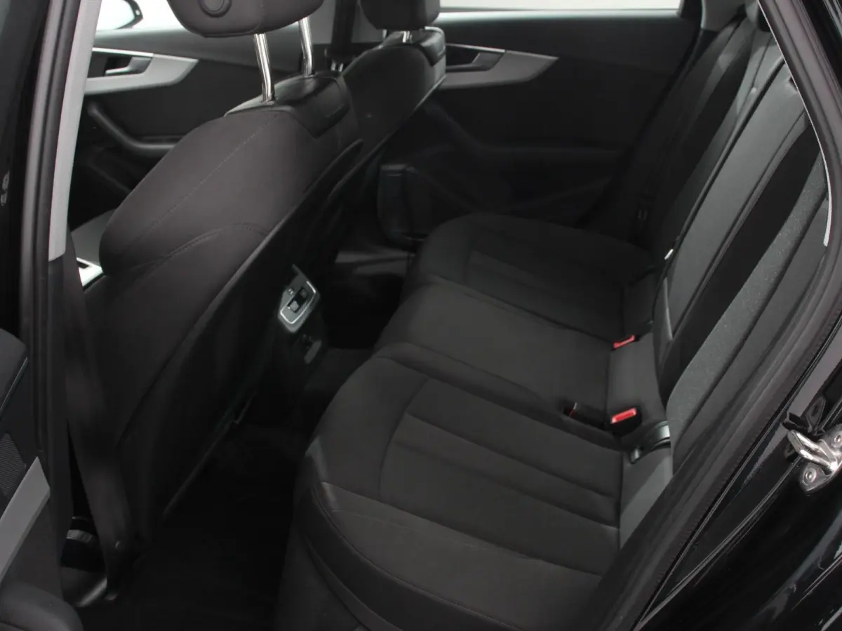 40 TFSI 205pk Automaat S Line Plus Navigatie Climate Control Cruise control Lichtmetalen velgen Stoelverwarming Parkeersensoren Elektrische achterklep