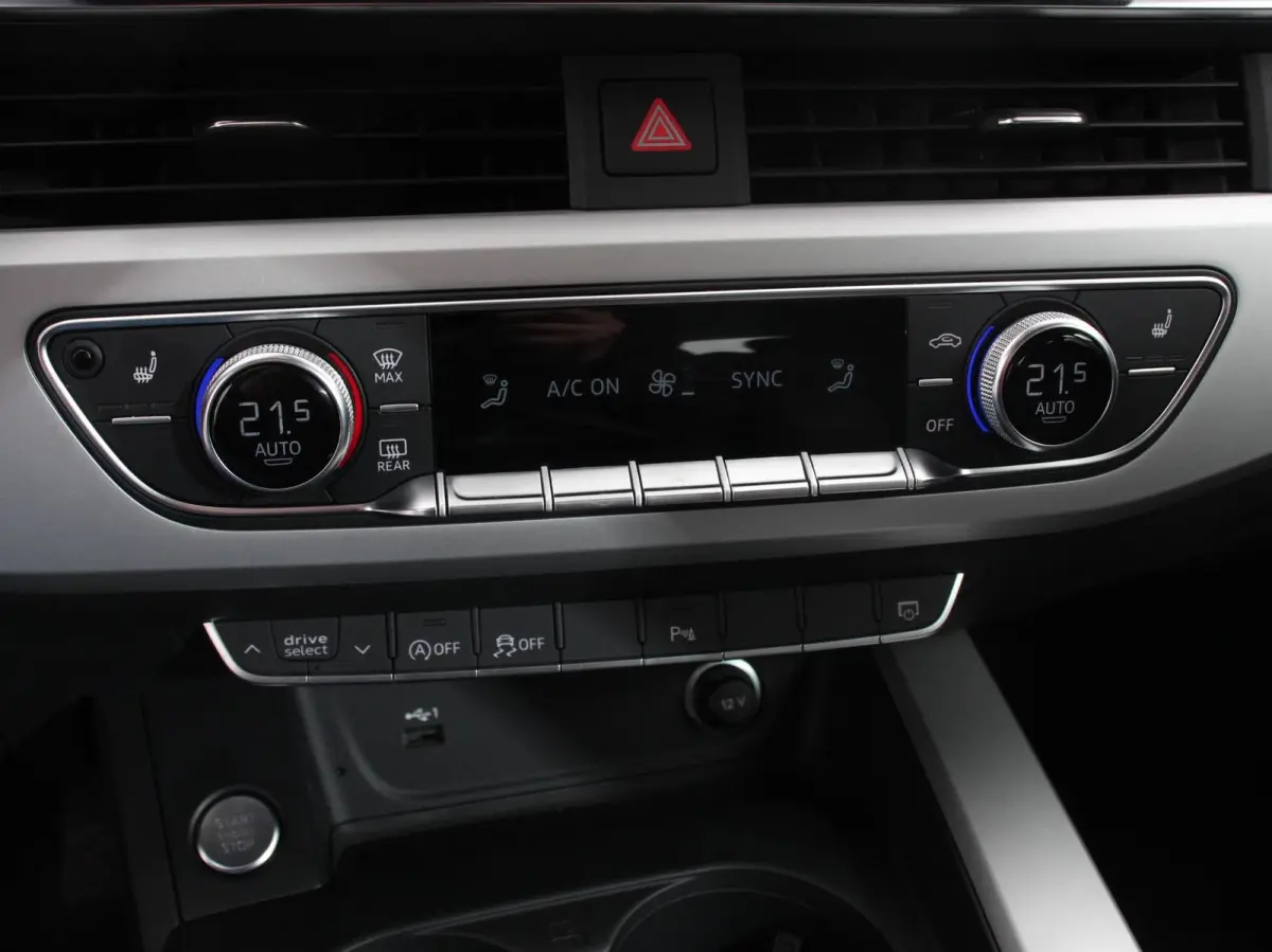 40 TFSI 205pk Automaat S Line Plus Navigatie Climate Control Cruise control Lichtmetalen velgen Stoelverwarming Parkeersensoren Elektrische achterklep