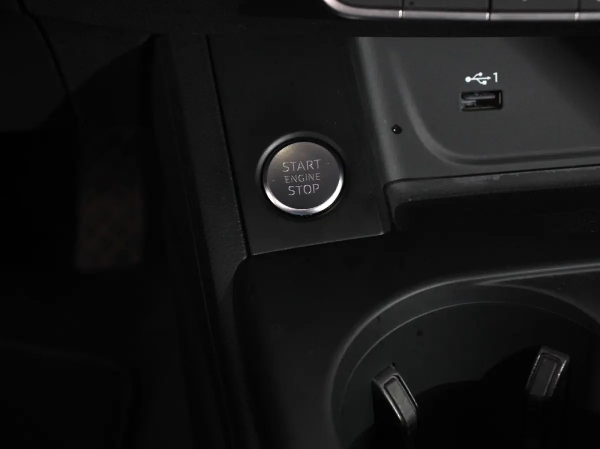 40 TFSI 205pk Automaat S Line Plus Navigatie Climate Control Cruise control Lichtmetalen velgen Stoelverwarming Parkeersensoren Elektrische achterklep