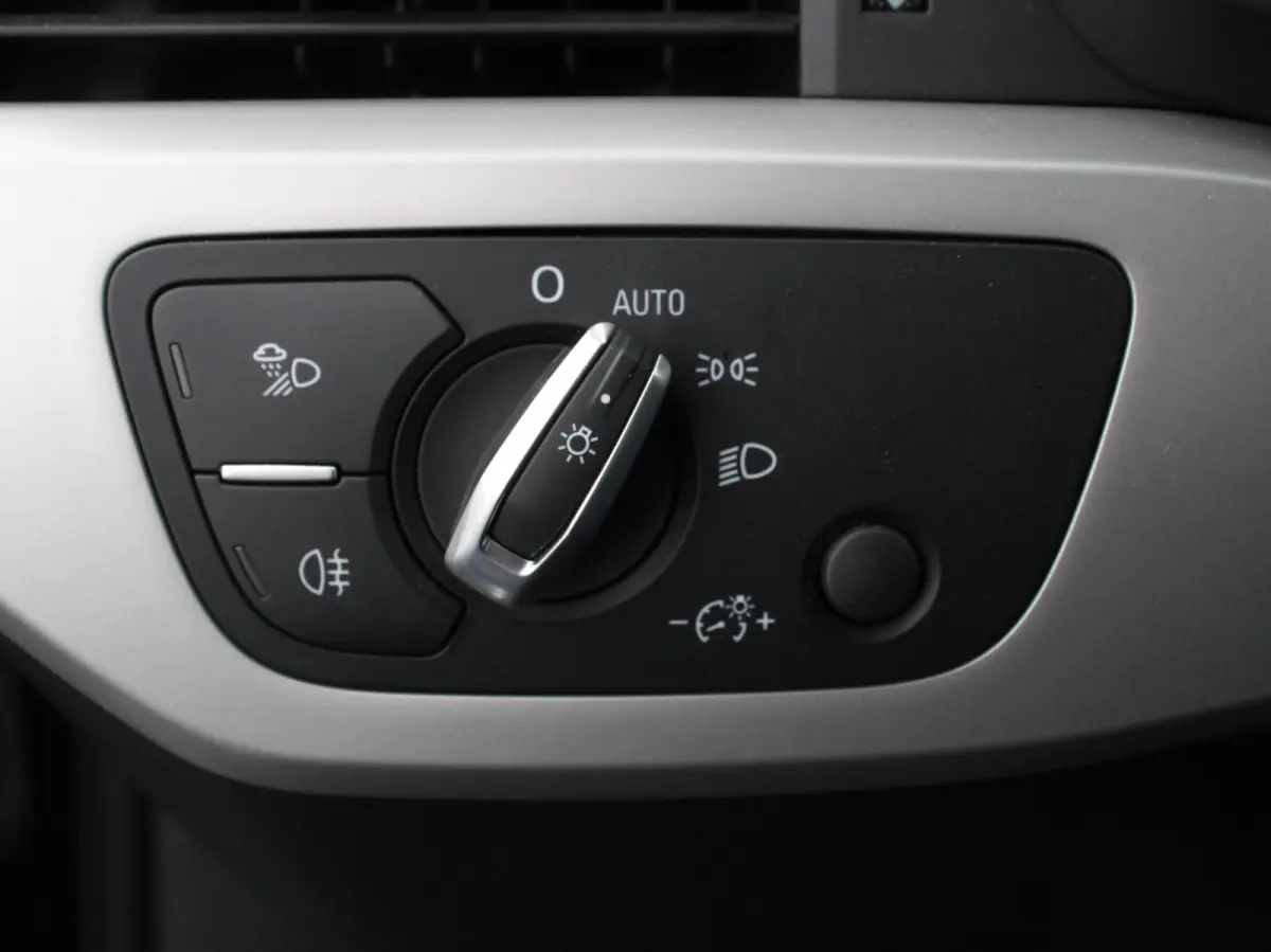 40 TFSI 205pk Automaat S Line Plus Navigatie Climate Control Cruise control Lichtmetalen velgen Stoelverwarming Parkeersensoren Elektrische achterklep