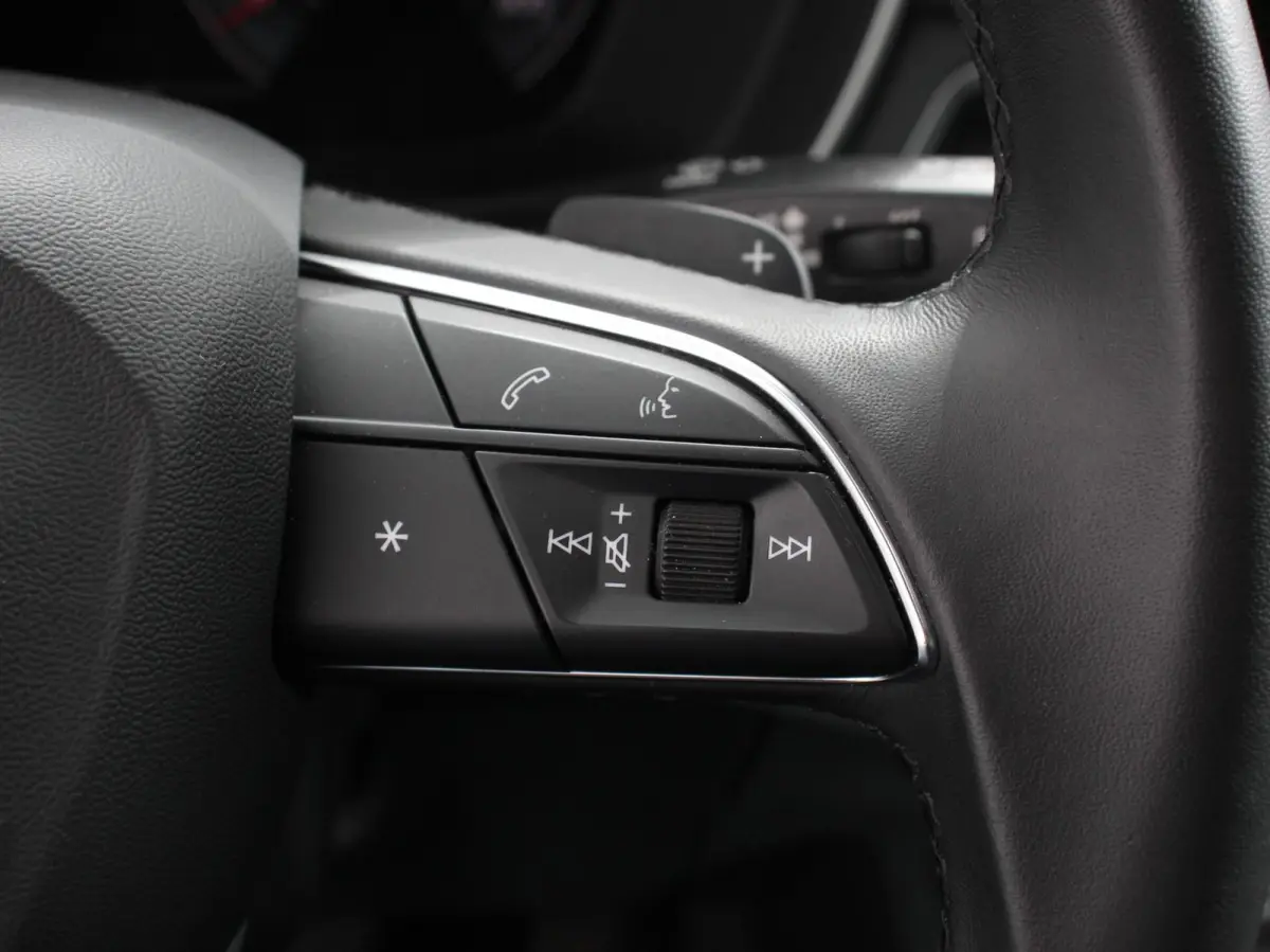 40 TFSI 205pk Automaat S Line Plus Navigatie Climate Control Cruise control Lichtmetalen velgen Stoelverwarming Parkeersensoren Elektrische achterklep