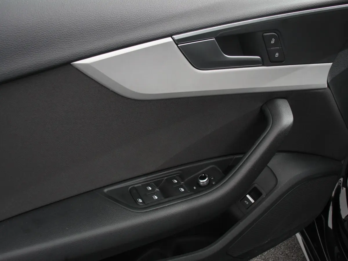 40 TFSI 205pk Automaat S Line Plus Navigatie Climate Control Cruise control Lichtmetalen velgen Stoelverwarming Parkeersensoren Elektrische achterklep