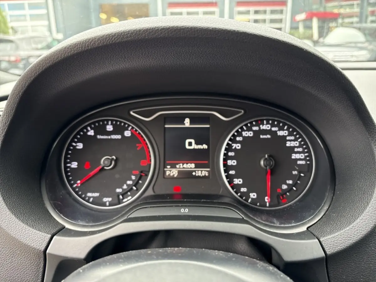 1.0 TFSI S-TRONIC SPORT S-LINE PDC/CRUISE/CLIMA/LED/NAVI