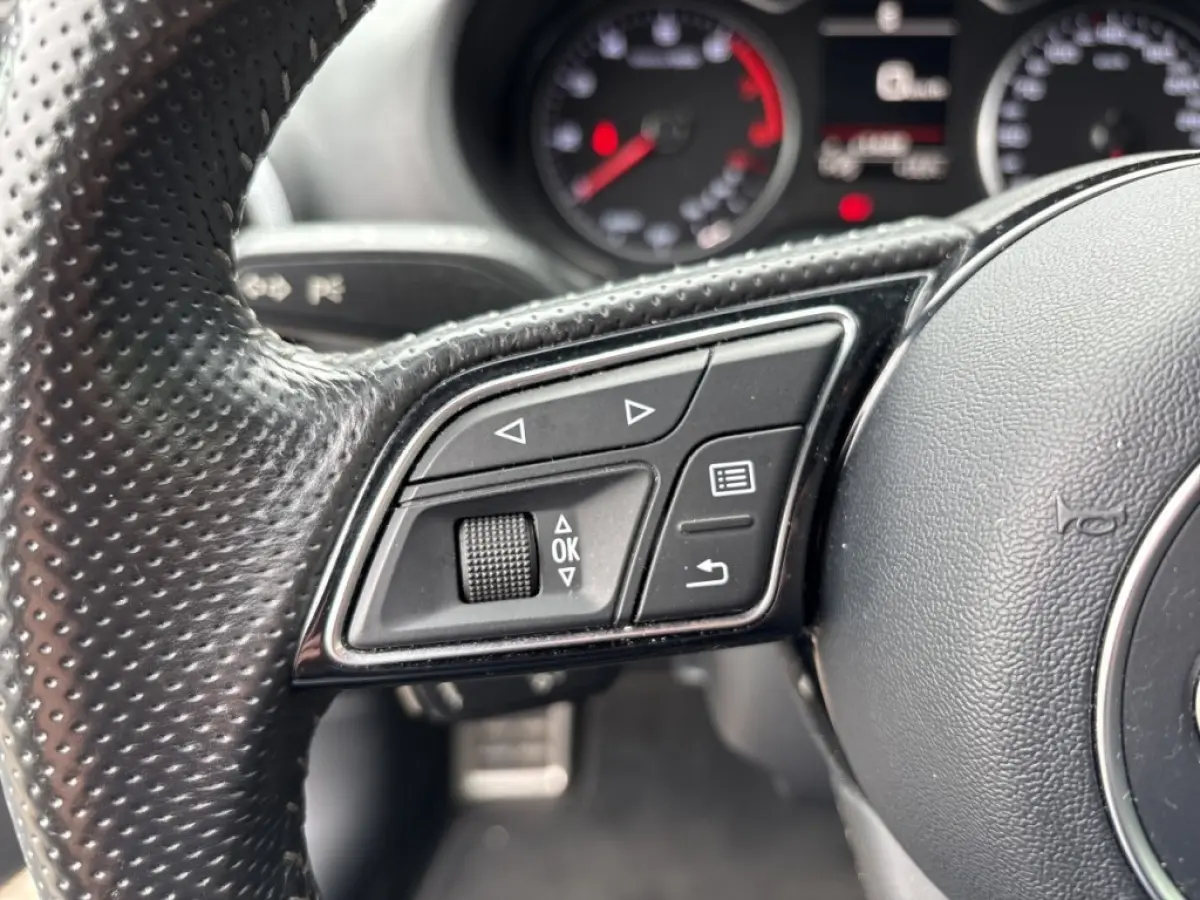 1.0 TFSI S-TRONIC SPORT S-LINE PDC/CRUISE/CLIMA/LED/NAVI