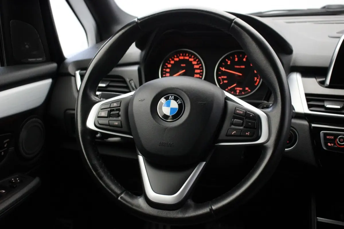 218i High Executive Automaat - Leer, Stoelverw. Navi, Clima, Harman/Kardon