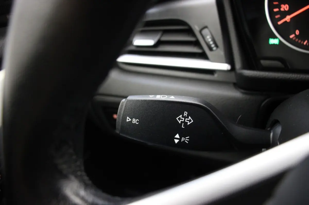 218i High Executive Automaat - Leer, Stoelverw. Navi, Clima, Harman/Kardon