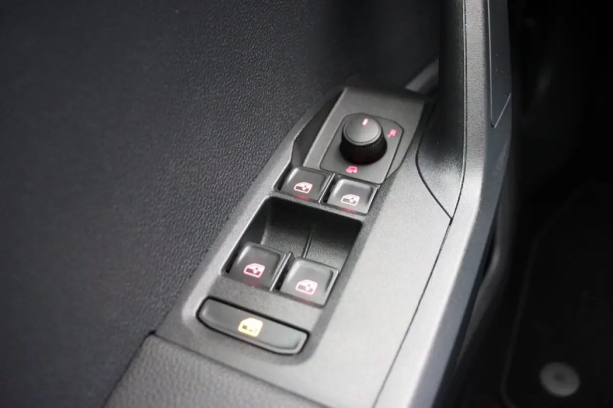 1.0 TSI Style Business Intense - Carplay, Camera, Adapt. Cruise, Clima, Trekhaak