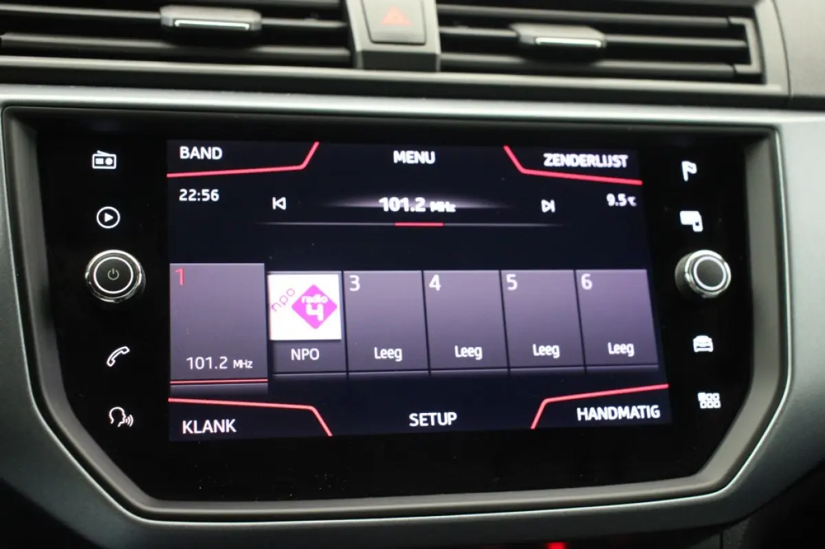 1.0 TSI Style Business Intense - Carplay, Camera, Adapt. Cruise, Clima, Trekhaak