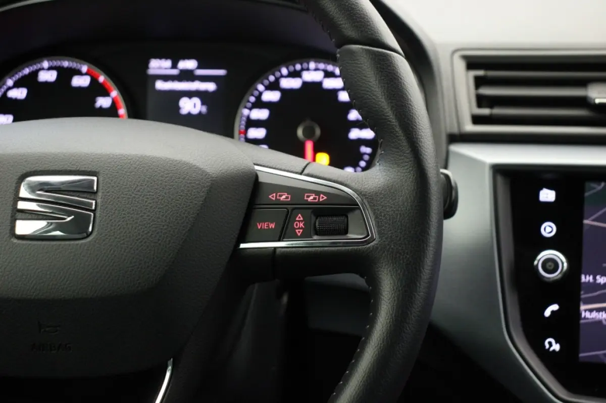 1.0 TSI Style Business Intense - Carplay, Camera, Adapt. Cruise, Clima, Trekhaak