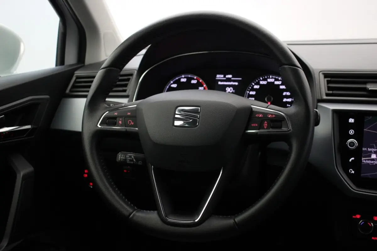 1.0 TSI Style Business Intense - Carplay, Camera, Adapt. Cruise, Clima, Trekhaak