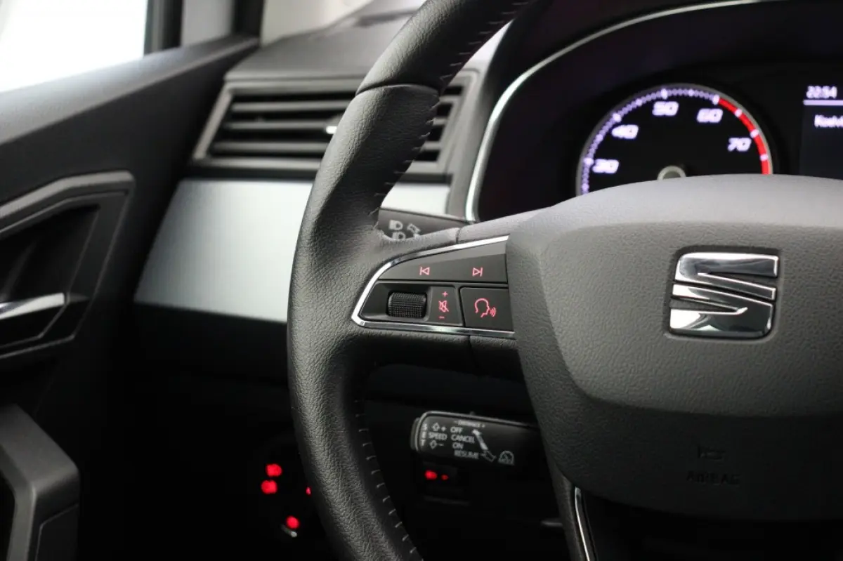 1.0 TSI Style Business Intense - Carplay, Camera, Adapt. Cruise, Clima, Trekhaak