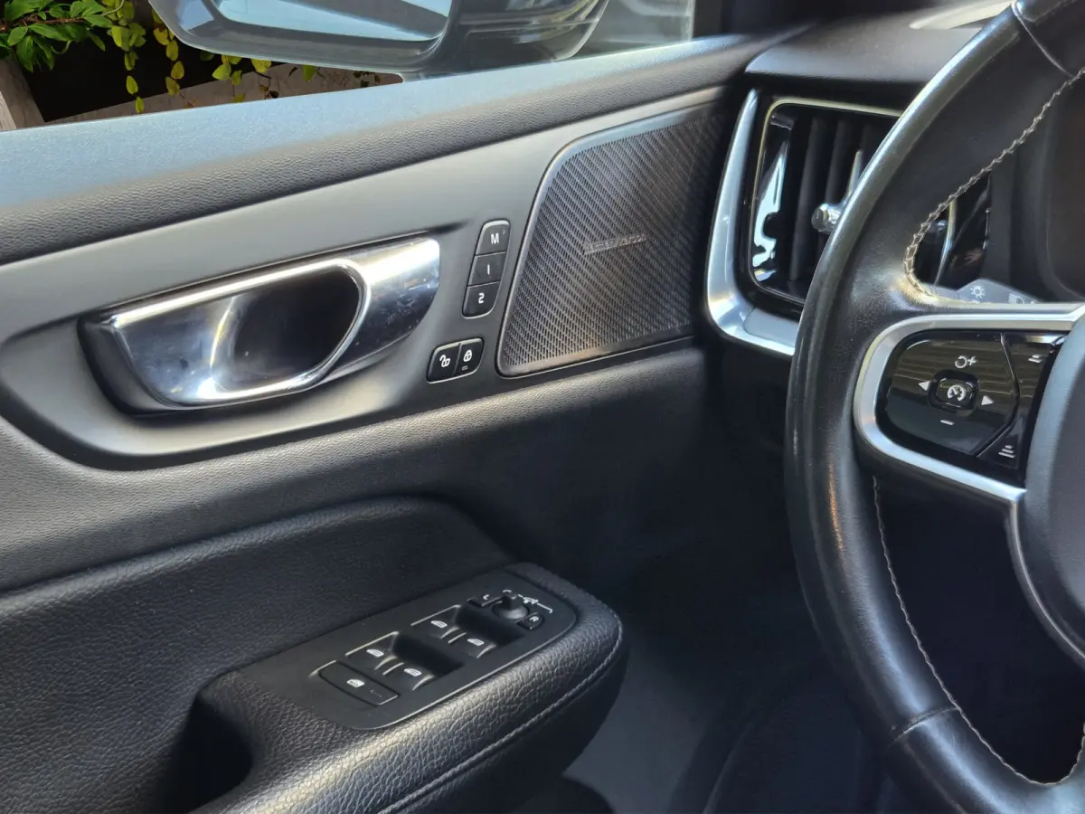 2.0 T8 Twin Engine AWD R-Design | Panoramadak | Harman/Kardon | Camera | 18" Velgen