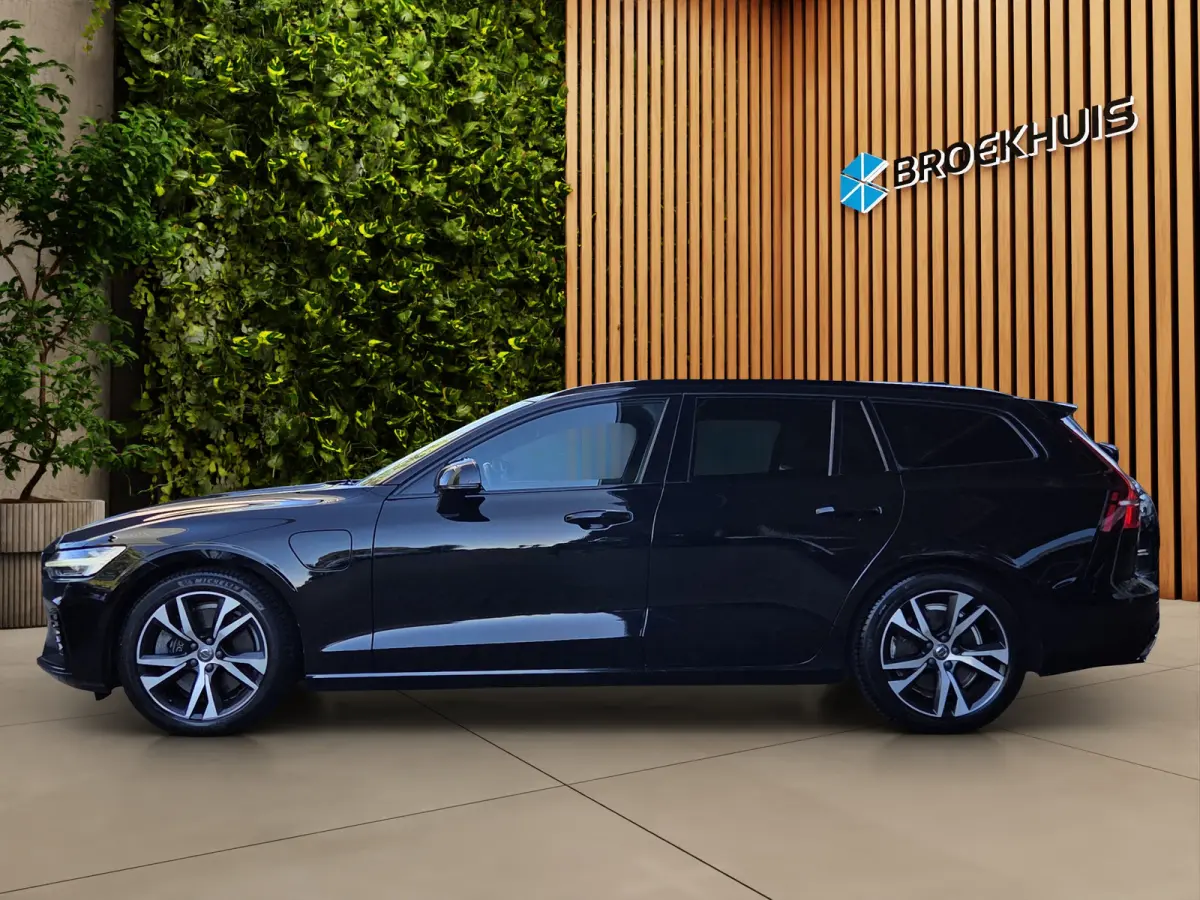 2.0 T8 Twin Engine AWD R-Design | Panoramadak | Harman/Kardon | Camera | 18" Velgen
