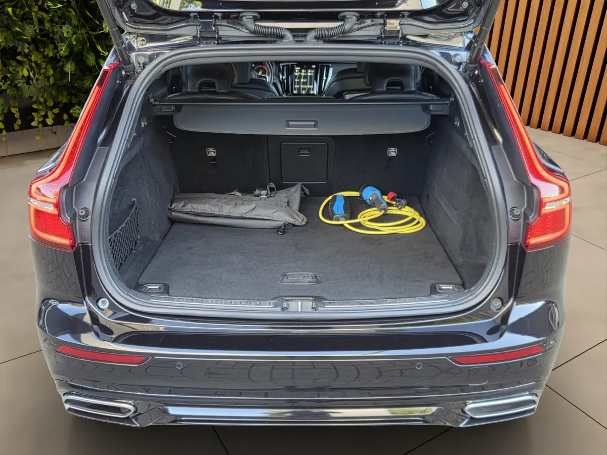 2.0 T8 Twin Engine AWD R-Design | Panoramadak | Harman/Kardon | Camera | 18" Velgen