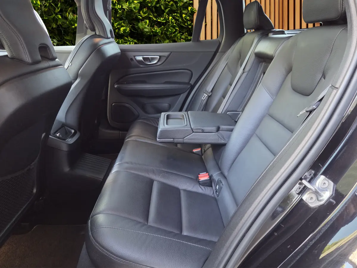 2.0 T8 Twin Engine AWD R-Design | Panoramadak | Harman/Kardon | Camera | 18" Velgen