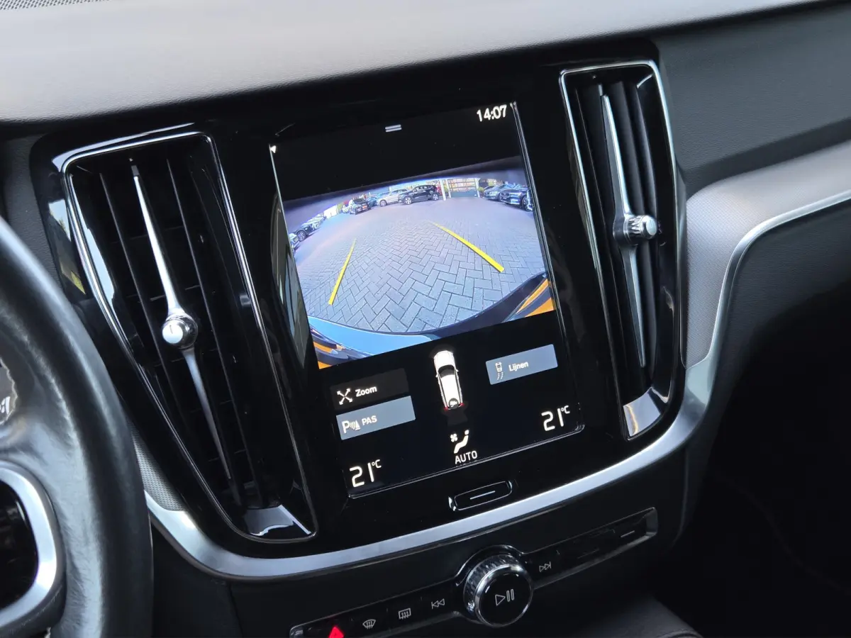 2.0 T8 Twin Engine AWD R-Design | Panoramadak | Harman/Kardon | Camera | 18" Velgen