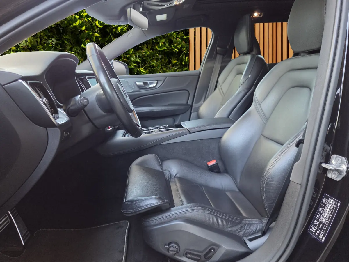 2.0 T8 Twin Engine AWD R-Design | Panoramadak | Harman/Kardon | Camera | 18" Velgen