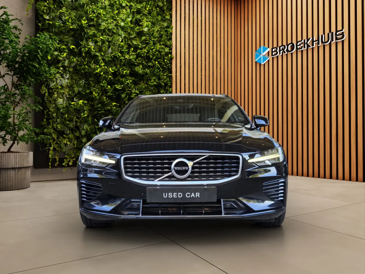 2.0 T8 Twin Engine AWD R-Design | Panoramadak | Harman/Kardon | Camera | 18" Velgen