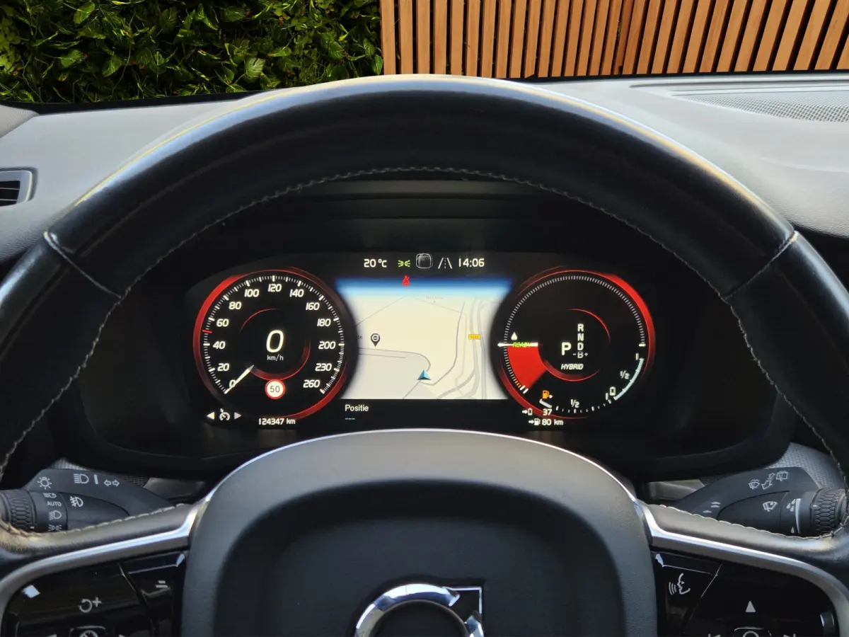 2.0 T8 Twin Engine AWD R-Design | Panoramadak | Harman/Kardon | Camera | 18" Velgen