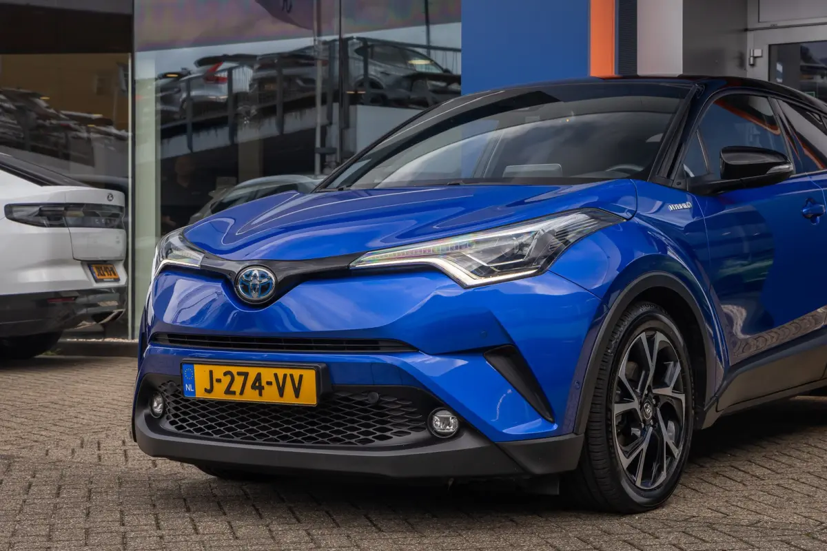 1.8 Hybrid Bi-Tone | Cruise control adaptief | Cruise Control | Stoelverwarming | Parkeersensoren Voor/Achter | | Achteruitrijcamera | Cruise control adaptief | Lichtmetalen velgen 18"