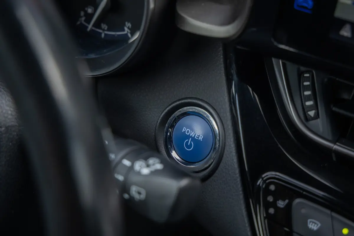 1.8 Hybrid Bi-Tone | Cruise control adaptief | Cruise Control | Stoelverwarming | Parkeersensoren Voor/Achter | | Achteruitrijcamera | Cruise control adaptief | Lichtmetalen velgen 18"