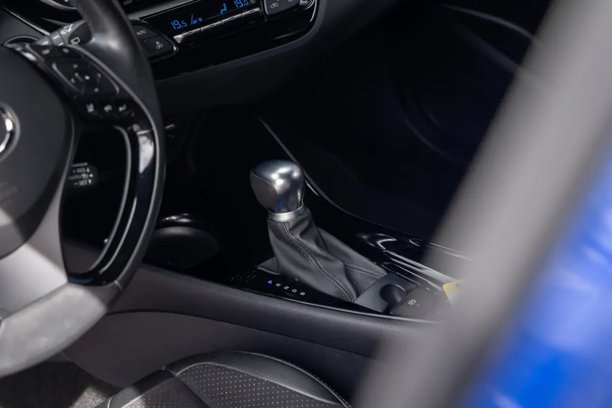 1.8 Hybrid Bi-Tone | Cruise control adaptief | Cruise Control | Stoelverwarming | Parkeersensoren Voor/Achter | | Achteruitrijcamera | Cruise control adaptief | Lichtmetalen velgen 18"