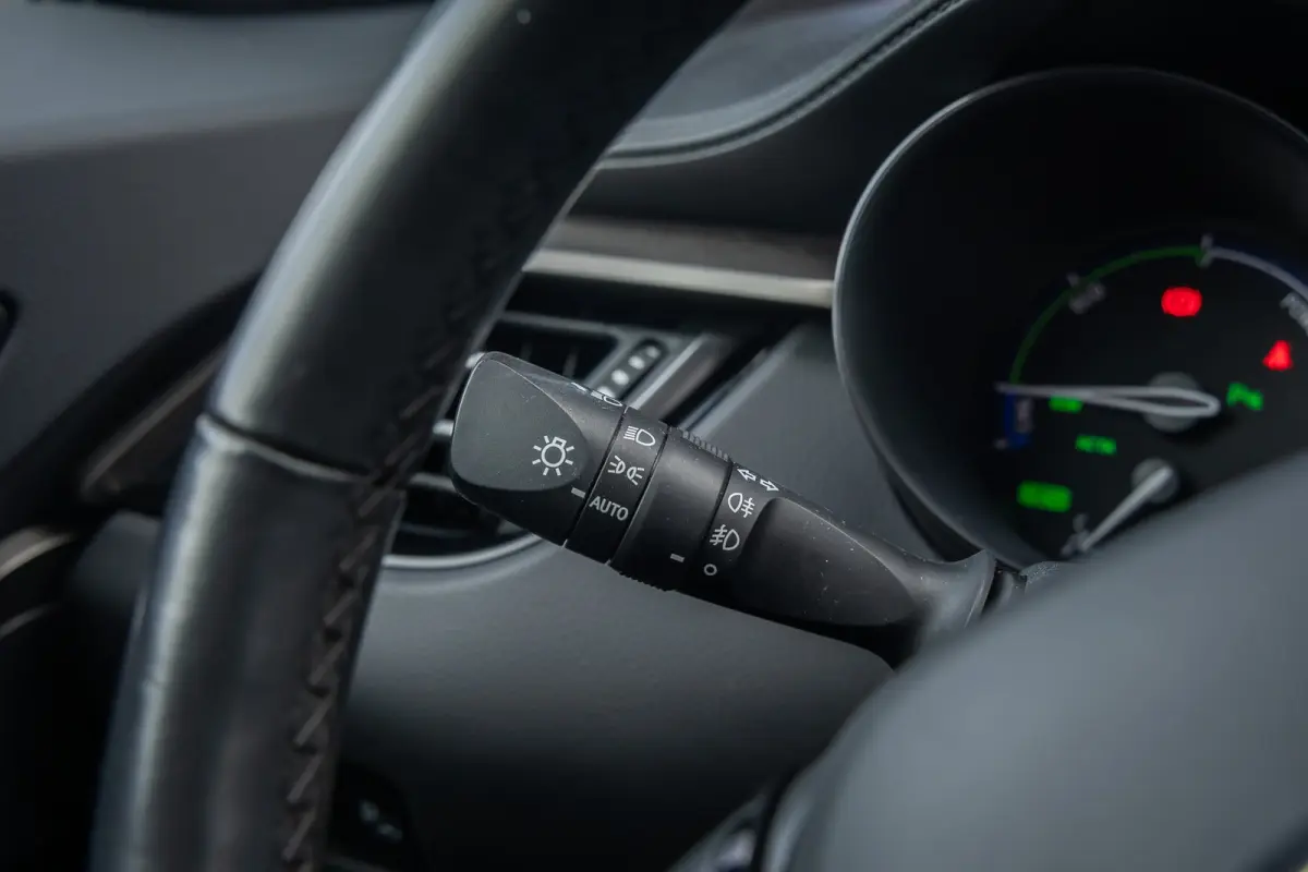 1.8 Hybrid Bi-Tone | Cruise control adaptief | Cruise Control | Stoelverwarming | Parkeersensoren Voor/Achter | | Achteruitrijcamera | Cruise control adaptief | Lichtmetalen velgen 18"