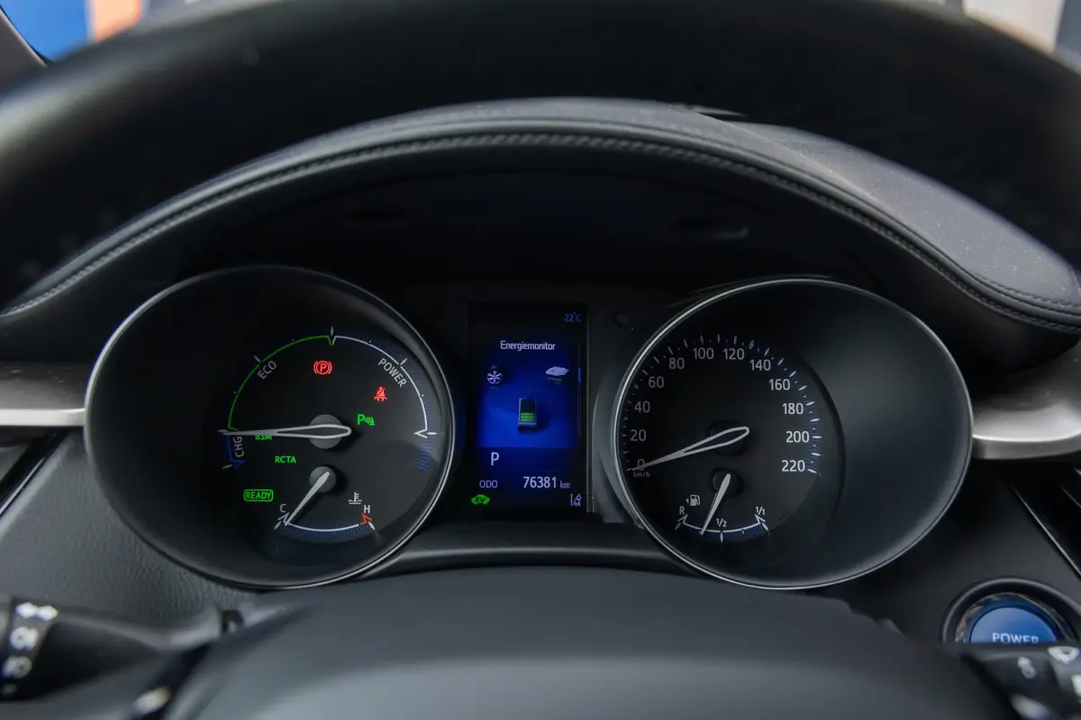 1.8 Hybrid Bi-Tone | Cruise control adaptief | Cruise Control | Stoelverwarming | Parkeersensoren Voor/Achter | | Achteruitrijcamera | Cruise control adaptief | Lichtmetalen velgen 18"