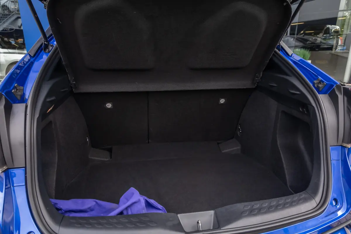 1.8 Hybrid Bi-Tone | Cruise control adaptief | Cruise Control | Stoelverwarming | Parkeersensoren Voor/Achter | | Achteruitrijcamera | Cruise control adaptief | Lichtmetalen velgen 18"