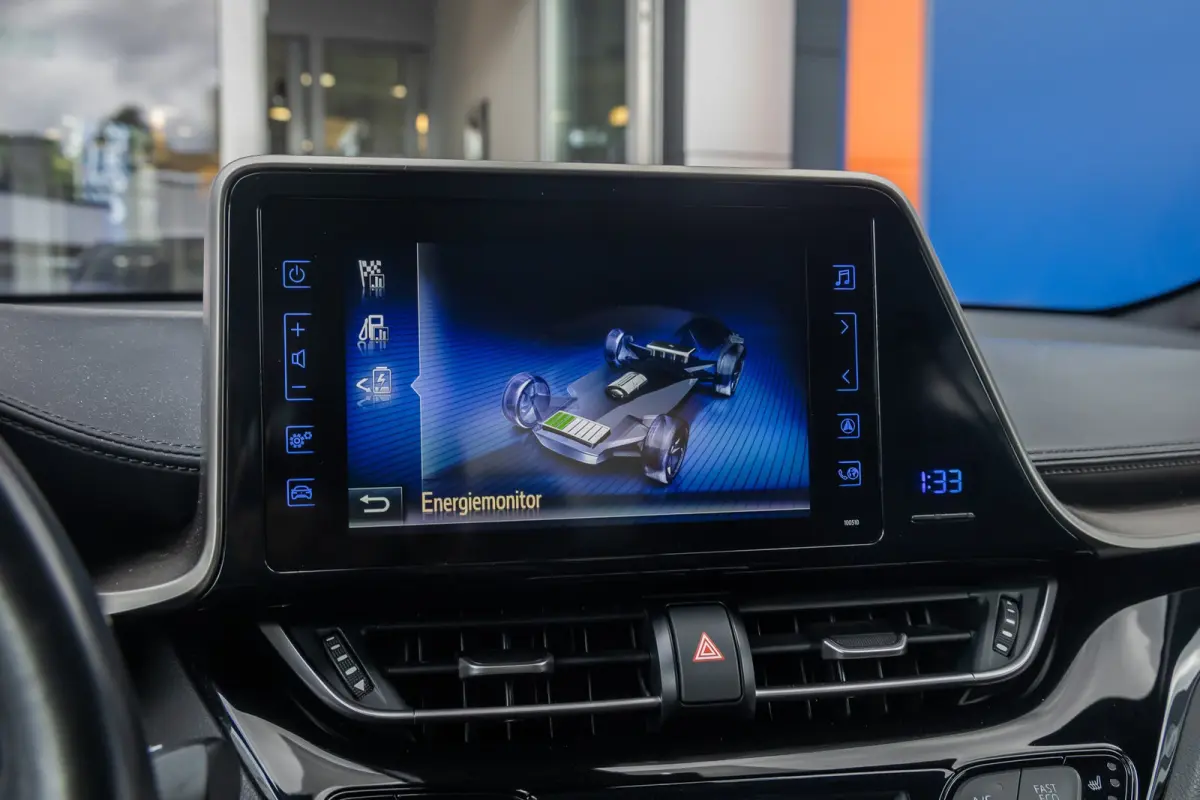 1.8 Hybrid Bi-Tone | Cruise control adaptief | Cruise Control | Stoelverwarming | Parkeersensoren Voor/Achter | | Achteruitrijcamera | Cruise control adaptief | Lichtmetalen velgen 18"