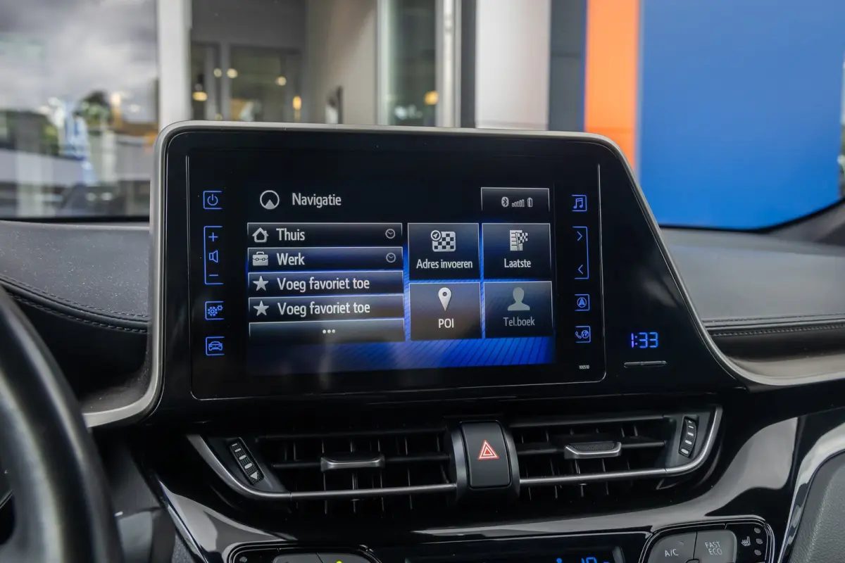 1.8 Hybrid Bi-Tone | Cruise control adaptief | Cruise Control | Stoelverwarming | Parkeersensoren Voor/Achter | | Achteruitrijcamera | Cruise control adaptief | Lichtmetalen velgen 18"