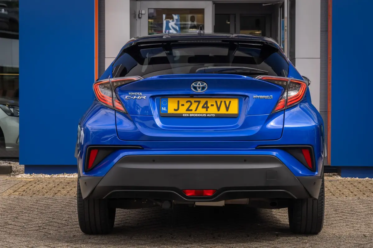 1.8 Hybrid Bi-Tone | Cruise control adaptief | Cruise Control | Stoelverwarming | Parkeersensoren Voor/Achter | | Achteruitrijcamera | Cruise control adaptief | Lichtmetalen velgen 18"
