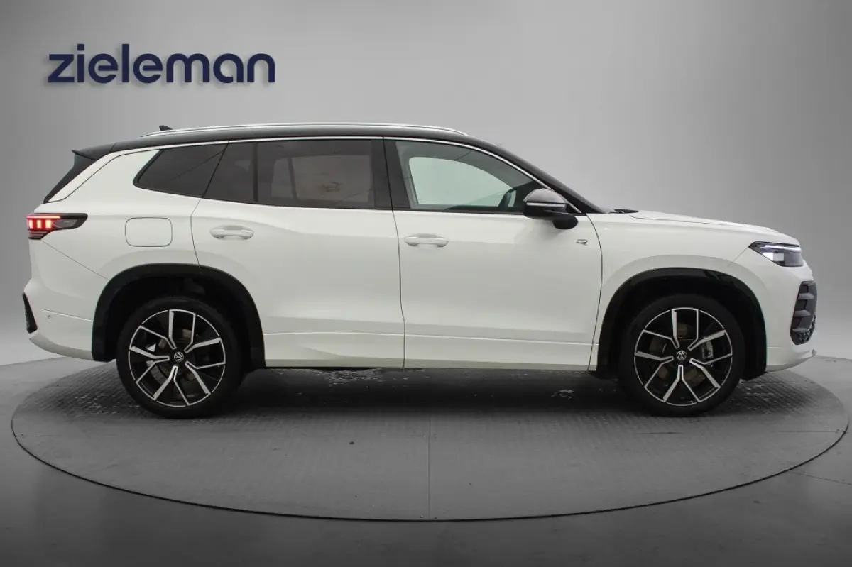 1.5 eTSI R-Line Edition 7 Persoons Automaat - NL Auto origineel