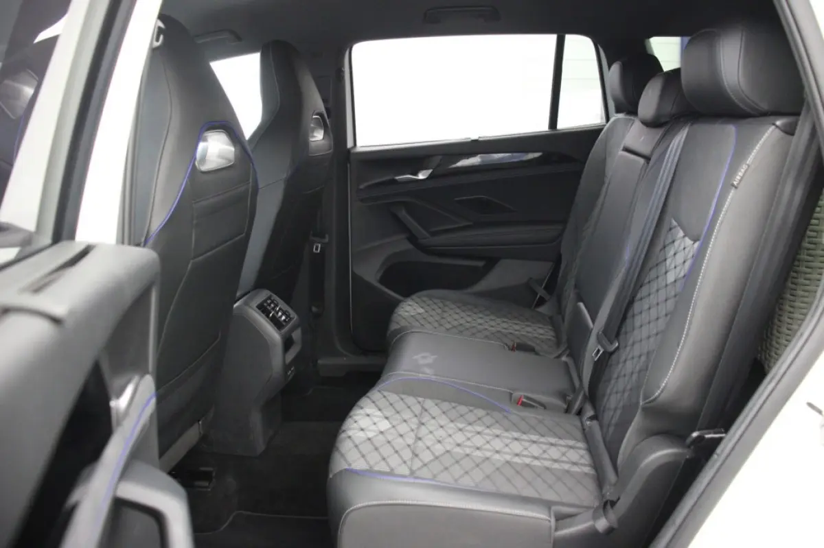 1.5 eTSI R-Line Edition 7 Persoons Automaat - NL Auto origineel