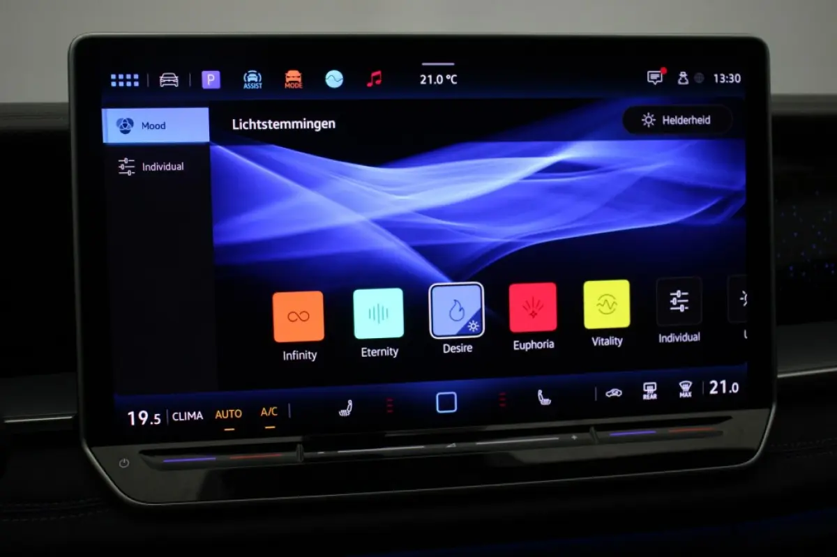 1.5 eTSI R-Line Edition 7 Persoons Automaat - NL Auto origineel
