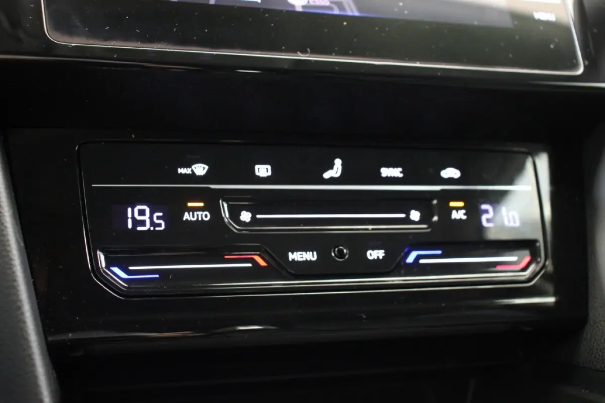 2.0 TDI Business Automaat - Digitaal Cockpit, Carplay, Camera, Adapt. Cruise