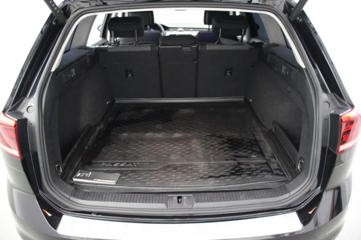 2.0 TDI Business Automaat - Digitaal Cockpit, Carplay, Camera, Adapt. Cruise