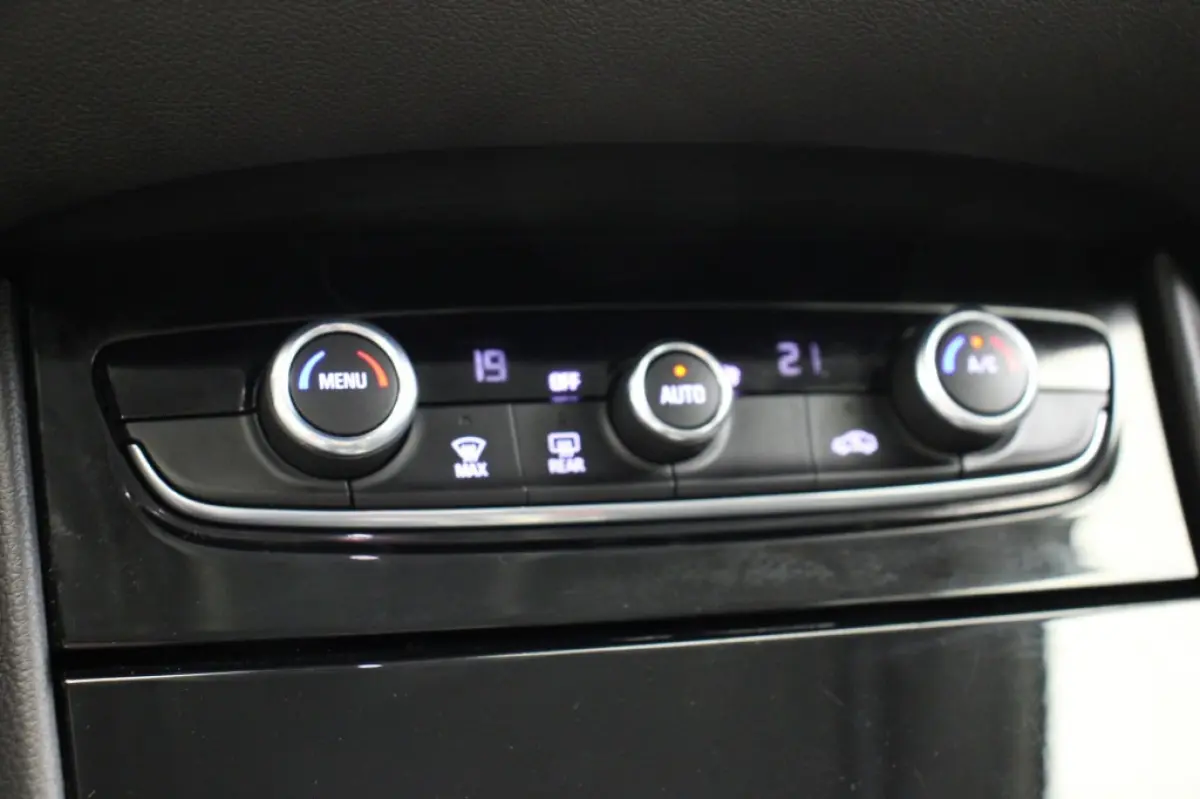 1.6T Hybrid PHEV Elegance - Carplay, Camera, Cruise, Clima, Half Leer