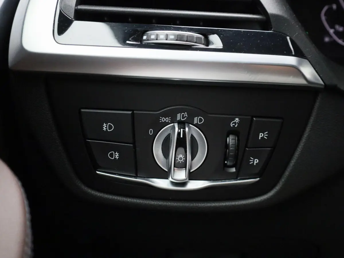 M40i xDrive Launch Edition High Executive