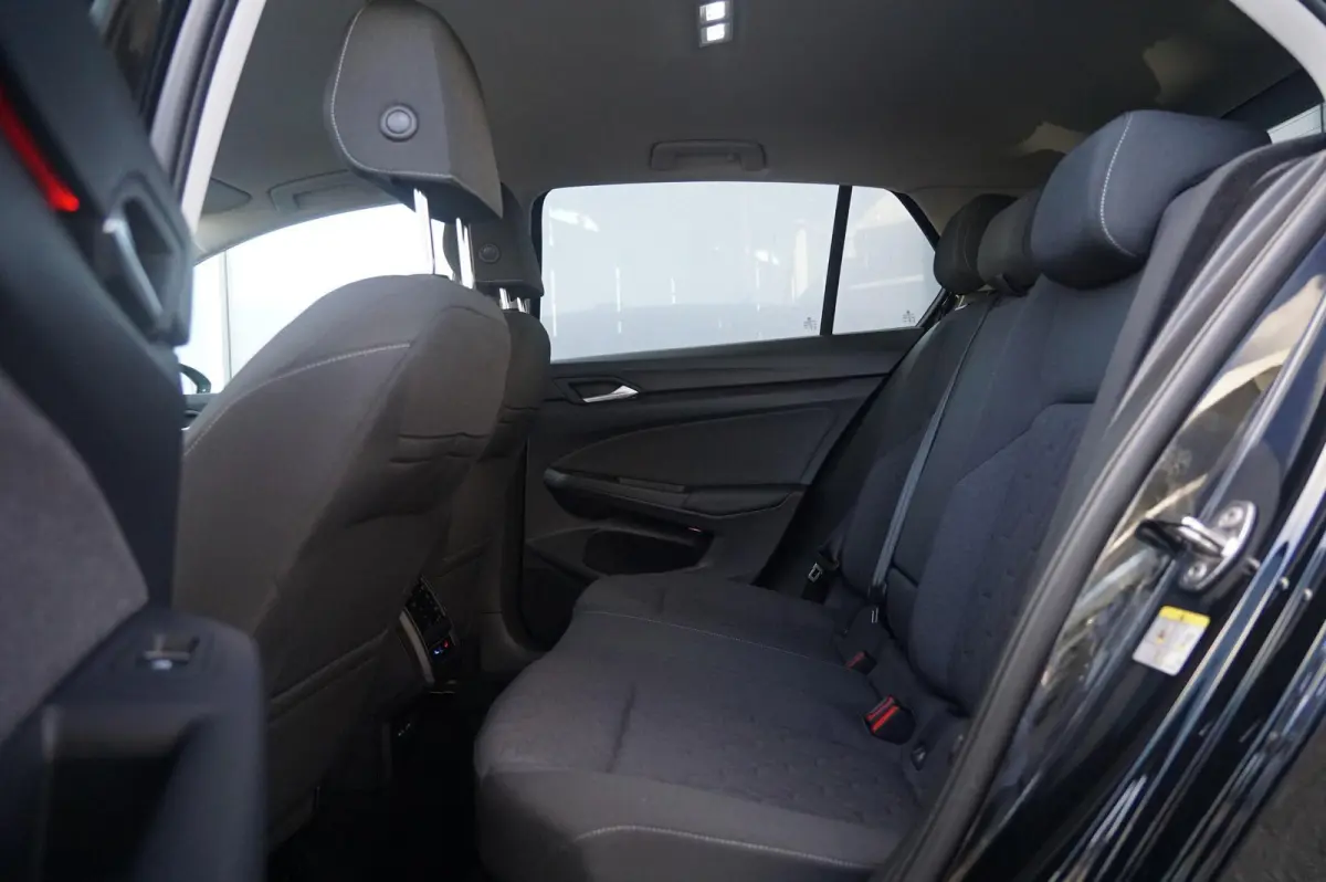 1.5 eHybrid 204pk Life Edition | SoH 100% | Trekhaak | Keyless | Achteruitrijcamera | Blind Spot Assist