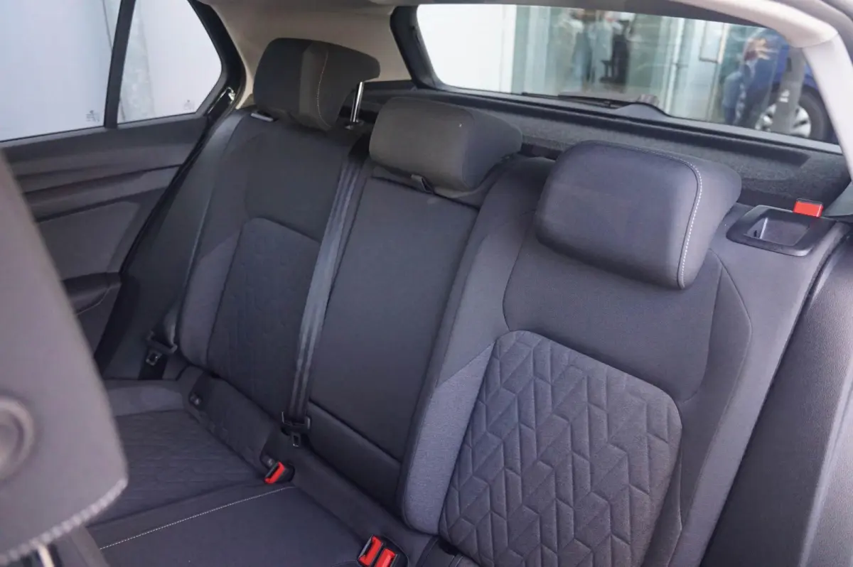 1.5 eHybrid 204pk Life Edition | SoH 100% | Trekhaak | Keyless | Achteruitrijcamera | Blind Spot Assist