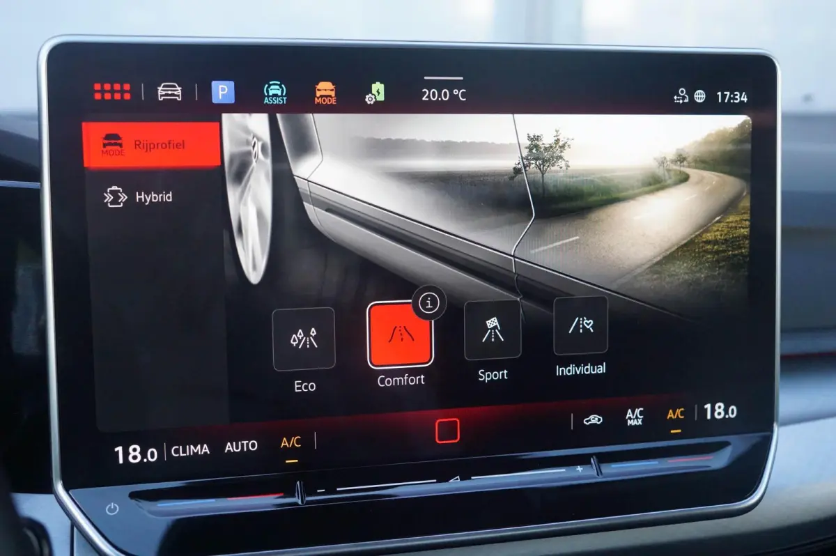 1.5 eHybrid 204pk Life Edition | SoH 100% | Trekhaak | Keyless | Achteruitrijcamera | Blind Spot Assist
