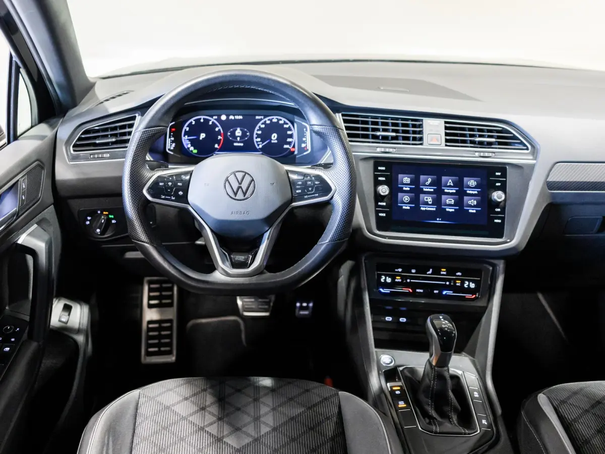 1.5 TSI 2x R-Line Business+ / 150pk / Trekhaak / NAP / Rondomzicht camera / Keyless /